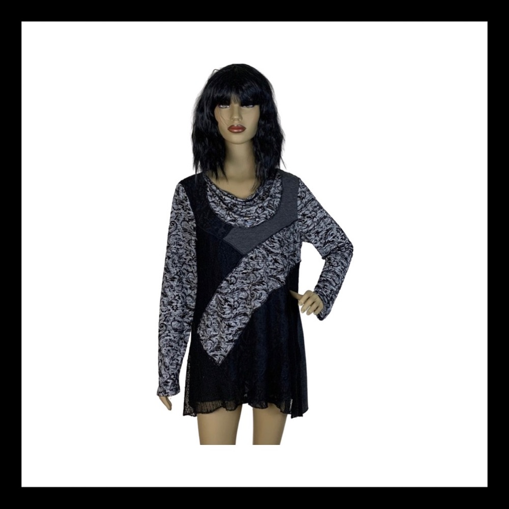 Cupio Long Sleeve Black Crochet & Print Top XL